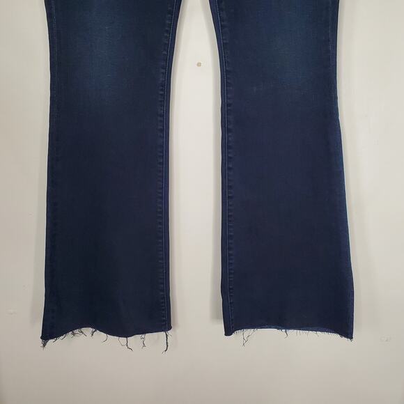 Mother The Weekender Fray Flare Jeans Chip On My Shoulder Dark Blue Size 30 NEW - Picture 6 of 13